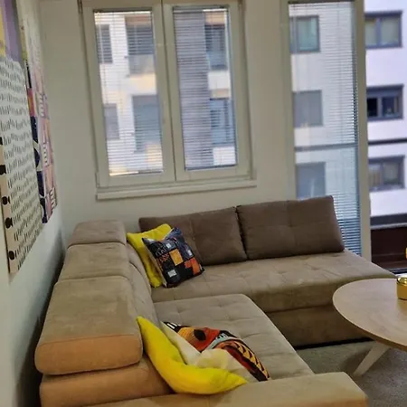 2-bedroom With Private Parking *