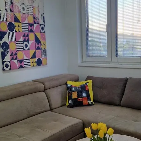 2-bedroom With Private Parking Апартаменты