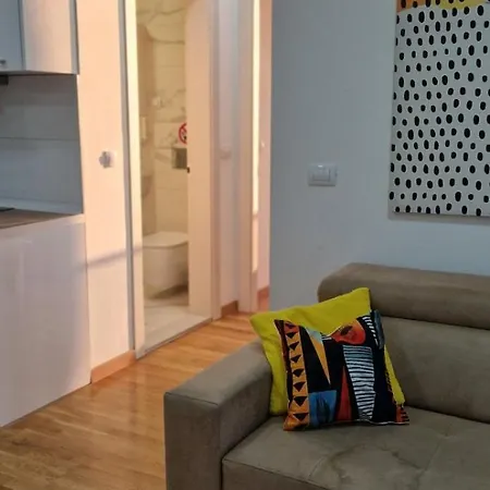 2-bedroom With Private Parking Апартаменты