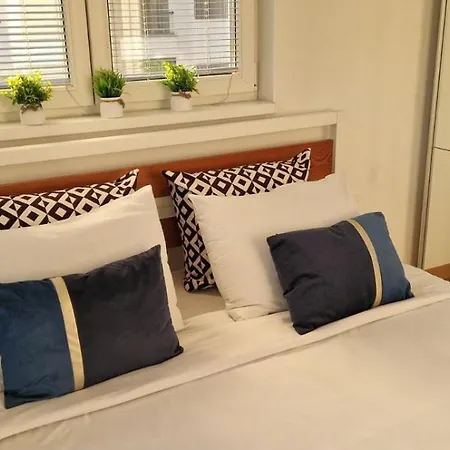 2-bedroom With Private Parking Апартаменты