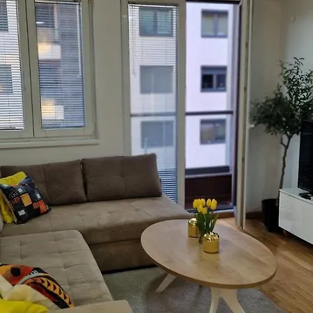 2-bedroom With Private Parking *