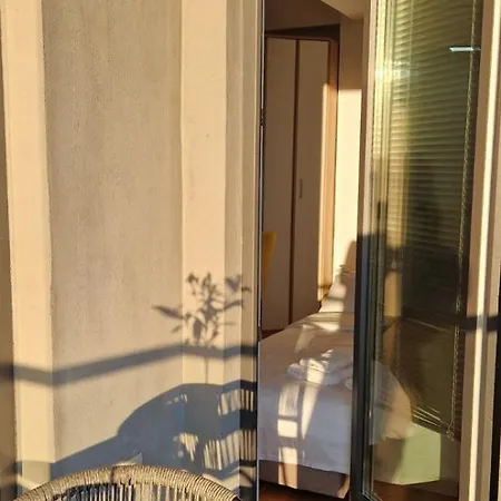 2-bedroom With Private Parking *