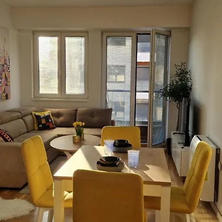 2-bedroom With Private Parking Скопье