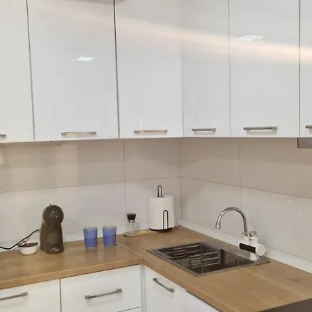 2-bedroom With Private Parking Апартаменты