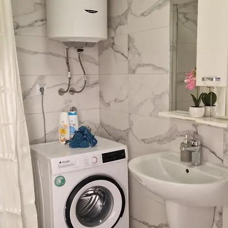 Апартаменты 2-bedroom With Private Parking *