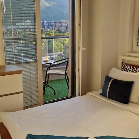 2-bedroom With Private Parking Скопье