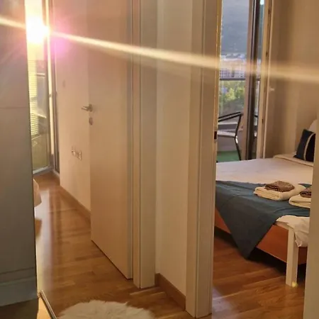 2-bedroom With Private Parking Скопье
