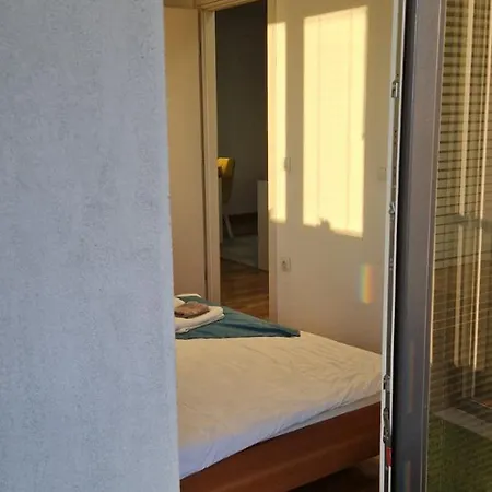 2-bedroom With Private Parking Апартаменты