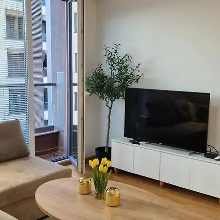 Апартаменты 2-bedroom With Private Parking *